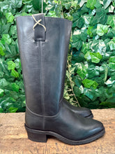 Afbeelding in Gallery-weergave laden, Nieuwe mooie hoge vintage laarzen van Sendra maat 42