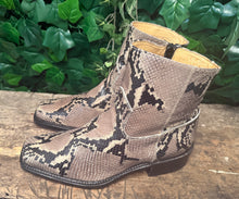 Afbeelding in Gallery-weergave laden, Nieuwe geweldig mooie python laars van Sendra maat 41