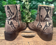 Afbeelding in Gallery-weergave laden, Nieuwe geweldig mooie python laars van Sendra maat 41