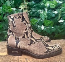 Afbeelding in Gallery-weergave laden, Nieuwe geweldig mooie python laars van Sendra maat 41