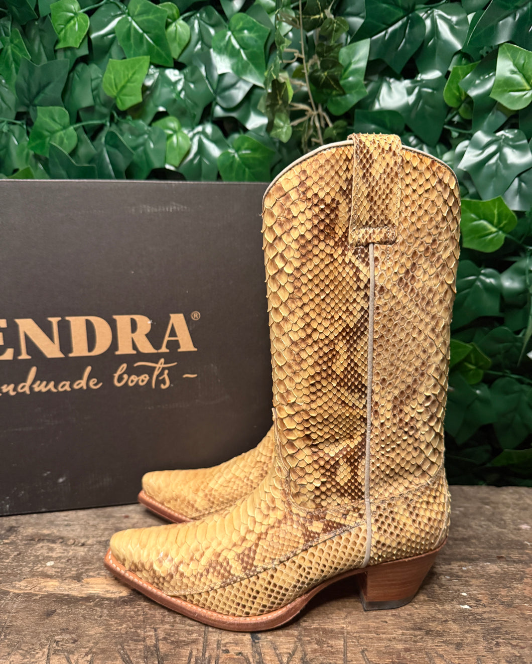 Nieuwe geweldig mooie python boots van Sendra maat 37