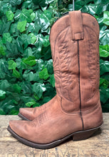 Afbeelding in Gallery-weergave laden, Bijna Nieuwe mooie laarzen van Sendra maat 44