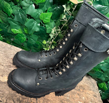 Afbeelding in Gallery-weergave laden, geweldig Nieuwe vintage plateau laars van Sendra maat 39