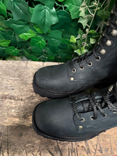 Afbeelding in Gallery-weergave laden, geweldig Nieuwe vintage plateau laars van Sendra maat 39