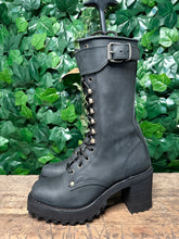 Afbeelding in Gallery-weergave laden, geweldig Nieuwe vintage plateau laars van Sendra maat 39