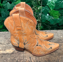 Afbeelding in Gallery-weergave laden, Nieuwe fantastisch mooie laarzen van Sendra maat 39