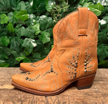 Afbeelding in Gallery-weergave laden, Nieuwe fantastisch mooie laarzen van Sendra maat 39