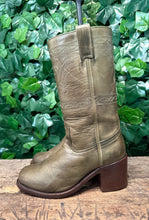Afbeelding in Gallery-weergave laden, supergave vintage blokhak laars van Sendra maat 38