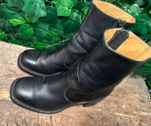 Afbeelding in Gallery-weergave laden, bijna Nieuwe vintage blokhak laarzen van Sendra maat 41