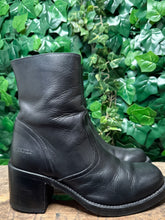 Afbeelding in Gallery-weergave laden, bijna Nieuwe vintage blokhak laarzen van Sendra maat 41