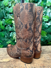 Afbeelding in Gallery-weergave laden, Nieuwe prachtige python laarzen van Sendra maat 38