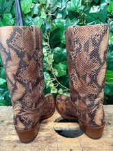 Afbeelding in Gallery-weergave laden, Nieuwe prachtige python laarzen van Sendra maat 38
