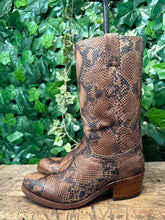 Afbeelding in Gallery-weergave laden, Nieuwe prachtige python laarzen van Sendra maat 38