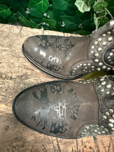 Afbeelding in Gallery-weergave laden, Nieuwe prachtige laarzen met studs van Sendra maat 39