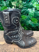 Afbeelding in Gallery-weergave laden, Nieuwe prachtige laarzen met studs van Sendra maat 39