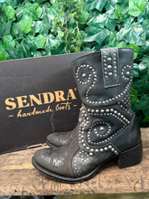 Afbeelding in Gallery-weergave laden, Nieuwe prachtige laarzen met studs van Sendra maat 39