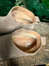 Afbeelding in Gallery-weergave laden, Nieuwe laarsjes F-mode suede van Fitflop maat 38