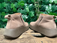 Afbeelding in Gallery-weergave laden, Nieuwe laarsjes F-mode suede van Fitflop maat 38