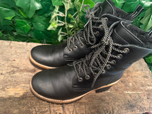 Afbeelding in Gallery-weergave laden, Bijna Nieuwe boots van Panama Jack maat 37