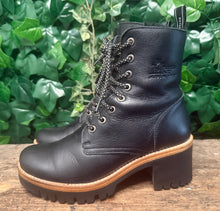 Afbeelding in Gallery-weergave laden, Bijna Nieuwe boots van Panama Jack maat 37