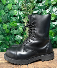 Afbeelding in Gallery-weergave laden, geweldig mooie vintage boots van Sendra maat 42