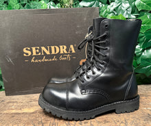 Afbeelding in Gallery-weergave laden, geweldig mooie vintage boots van Sendra maat 42