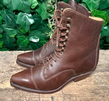 Afbeelding in Gallery-weergave laden, geweldig mooie vintage retro enkellaars van sendra maat 38