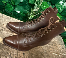 Afbeelding in Gallery-weergave laden, geweldig mooie vintage retro enkellaars van sendra maat 38