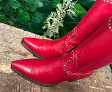 Afbeelding in Gallery-weergave laden, prachtige rode laarsjes van Sendra maat 39