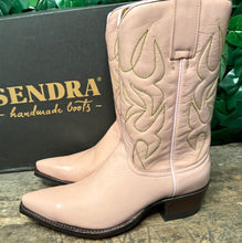 Afbeelding in Gallery-weergave laden, Nieuwe prachtige laarzen van Sendra maat 42