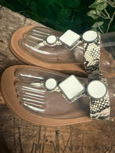Afbeelding in Gallery-weergave laden, Nieuwe prachtige slippers van Fitflop maat 38