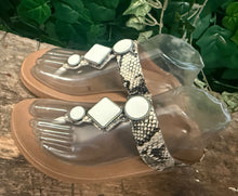 Afbeelding in Gallery-weergave laden, Nieuwe prachtige slippers van Fitflop maat 38