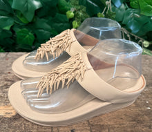 Afbeelding in Gallery-weergave laden, Nieuwe mooie slippers van Fitflop maat 38