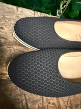 Afbeelding in Gallery-weergave laden, Bijna Nieuwe instappers van Hassia maat 40,5 (wijdte G)