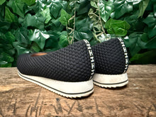 Afbeelding in Gallery-weergave laden, Bijna Nieuwe instappers van Hassia maat 40,5 (wijdte G)