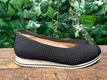 Afbeelding in Gallery-weergave laden, Bijna Nieuwe instappers van Hassia maat 40,5 (wijdte G)