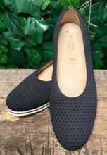 Afbeelding in Gallery-weergave laden, Bijna Nieuwe instappers van Hassia maat 40,5 (wijdte G)