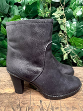 Afbeelding in Gallery-weergave laden, bijna Nieuwe gevoerde laarsjes Fred de la Bretoniere maat 41