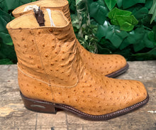 Afbeelding in Gallery-weergave laden, prachtige aparte laars van Sendra struisvogelleer maat 41