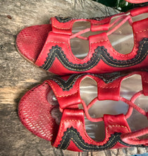 Afbeelding in Gallery-weergave laden, bijna Nieuwe supermooie Sandalen van Laura vita maat 37