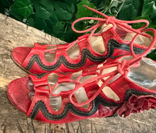 Afbeelding in Gallery-weergave laden, bijna Nieuwe supermooie Sandalen van Laura vita maat 37