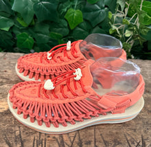 Afbeelding in Gallery-weergave laden, bijna Nieuwe sandalen van keen maat 37,5