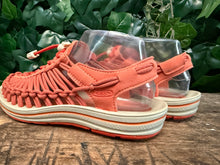 Afbeelding in Gallery-weergave laden, bijna Nieuwe sandalen van keen maat 37,5