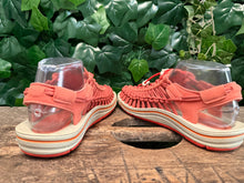 Afbeelding in Gallery-weergave laden, bijna Nieuwe sandalen van keen maat 37,5