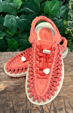 Afbeelding in Gallery-weergave laden, bijna Nieuwe sandalen van keen maat 37,5