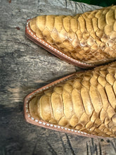 Afbeelding in Gallery-weergave laden, bijna Nieuwe python leren clogs/muilen van Sendra maat 38