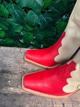 Afbeelding in Gallery-weergave laden, prachtige vintage flowerlaarzen van Sendra maat 40