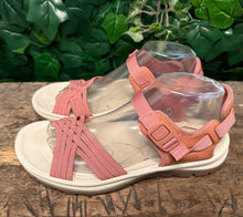Afbeelding in Gallery-weergave laden, bijna Nieuwe sandalen van Keen maat 39