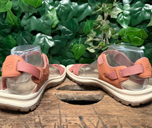 Afbeelding in Gallery-weergave laden, bijna Nieuwe sandalen van Keen maat 39