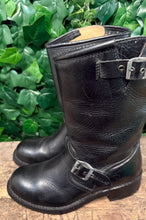 Afbeelding in Gallery-weergave laden, Bijna Nieuwe mooie biker boots van Sendra maat 42